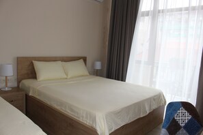 Caja de seguridad en la habitación y escritorio 