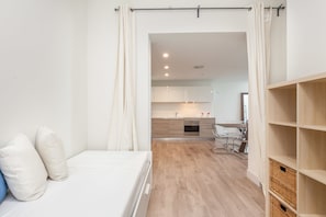Luxury Condo, Multiple Beds, Kitchen, Bay View