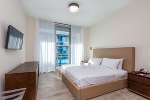 ลักซ์ชัวรี่คอนโด, หลายเตียง, ปลอดบุหรี่, วิวทะเล | 1 ห้องนอน, ผ้าปูที่นอนฝ้ายอียิปต์, เครื่องนอนระดับพรีเมียม