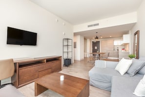 Luxury Condo, Multiple Beds, Kitchen, Bay View | Television
