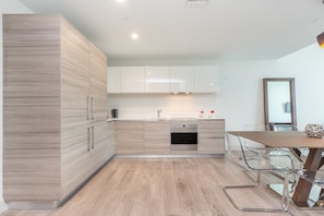 Luxury Condo, Multiple Beds, Kitchen, Bay View | In-room dining
