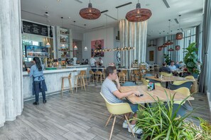 Breakfast, lunch, dinner served; American cuisine, sea views