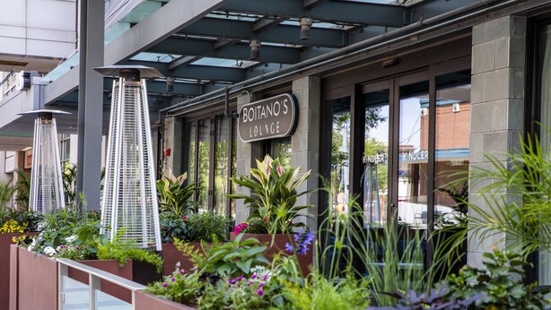 A modern building with a sign reading "Boitano's Lounge". - The Kindler Hotel (Lincoln)