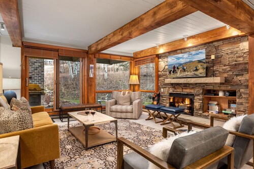Top of the Village~Ski-in/out~HT~Pool~Grill~Parking