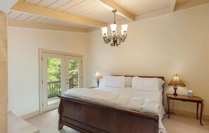 3 bedrooms, iron/ironing board, travel crib, free WiFi