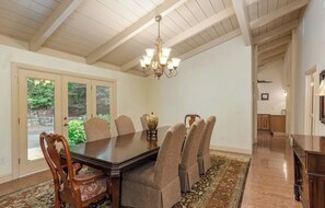 Dining - Mid-Century Mountain Retreat with Amenities. Clean, Spacious, Large Deck & Views (Sapphire)