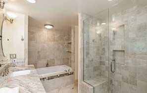 Combined shower/tub, jetted tub, hair dryer, towels