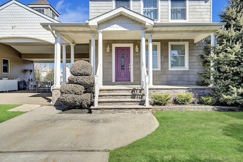 Weekend and weekly  rental across from Pier Village.  This house has it all!