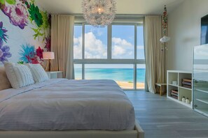 3 sovrum, skrivbord, strykjärn/strykbräda och resesäng