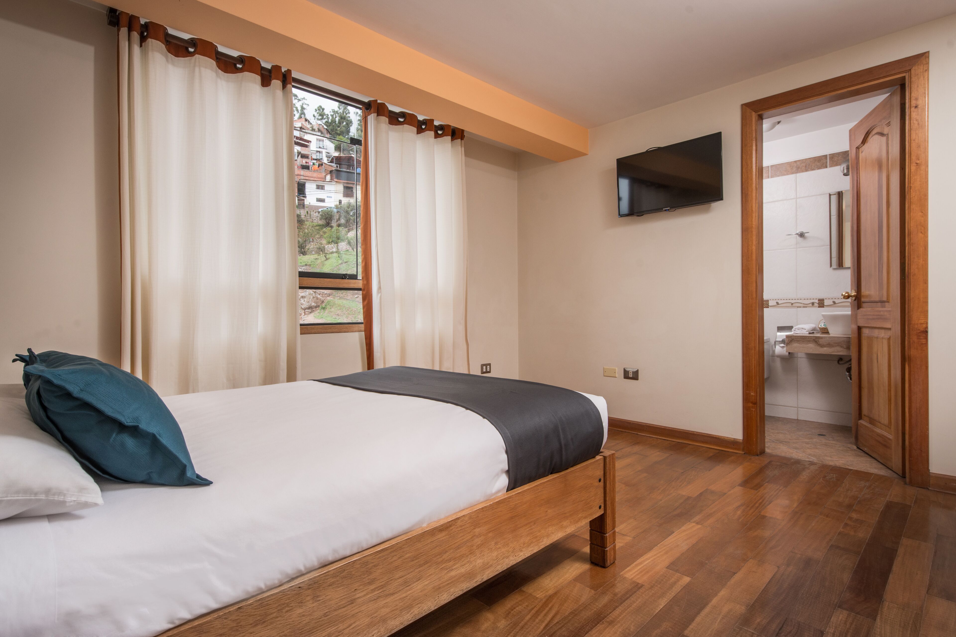 4 bedrooms, hypo-allergenic bedding, in-room safe, desk