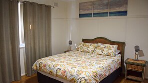 4 bedrooms, internet - Wally's Folly - walk to the beach (SOUTH WEST ROCKS)