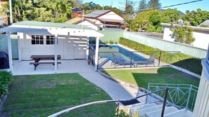 Outdoor dining - Wally's Folly - walk to the beach (SOUTH WEST ROCKS)