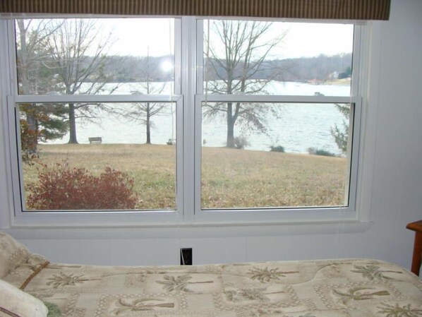 4 bedrooms, iron/ironing board, free WiFi - Coffman Home at Smith Mountain - Beautiful Lakefront Home - Smith Mountain Lake (Moneta)