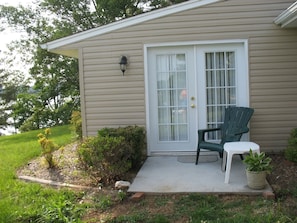 Terrace/patio - Coffman Home at Smith Mountain - Beautiful Lakefront Home - Smith Mountain Lake (Moneta)
