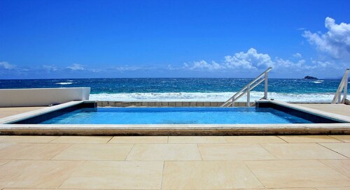 ON THE BEACH - Ocean front - Luxury 10 bedroom Estate