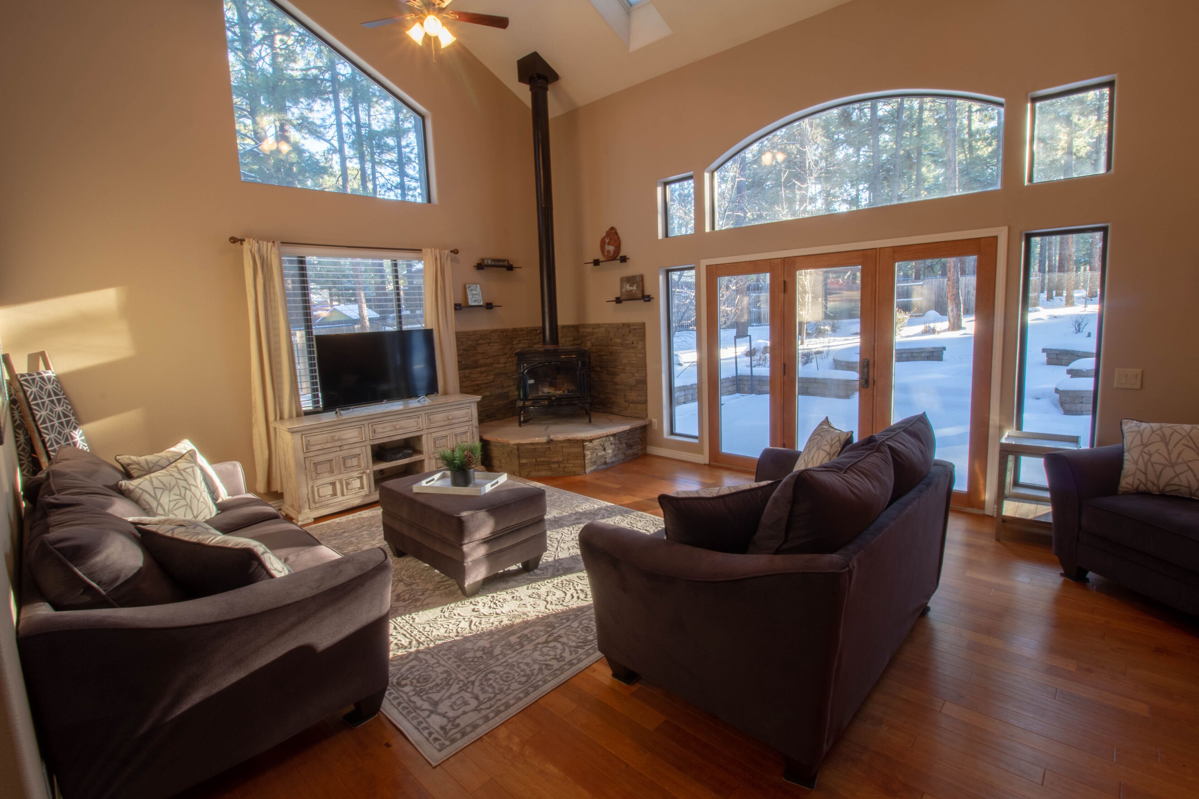 Dream Home with HOT TUB Backing Forest!