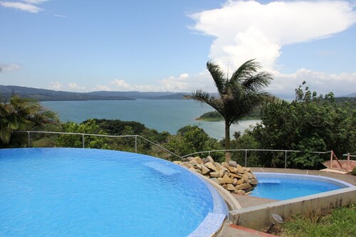 BEAUTIFUL CONDO SUITE 3B/2B IN LAKE ARENAL
