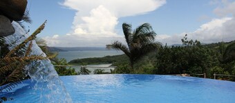 LAKE ARENAL, POOL VIEWS NEW CONDO 1B/1 B
