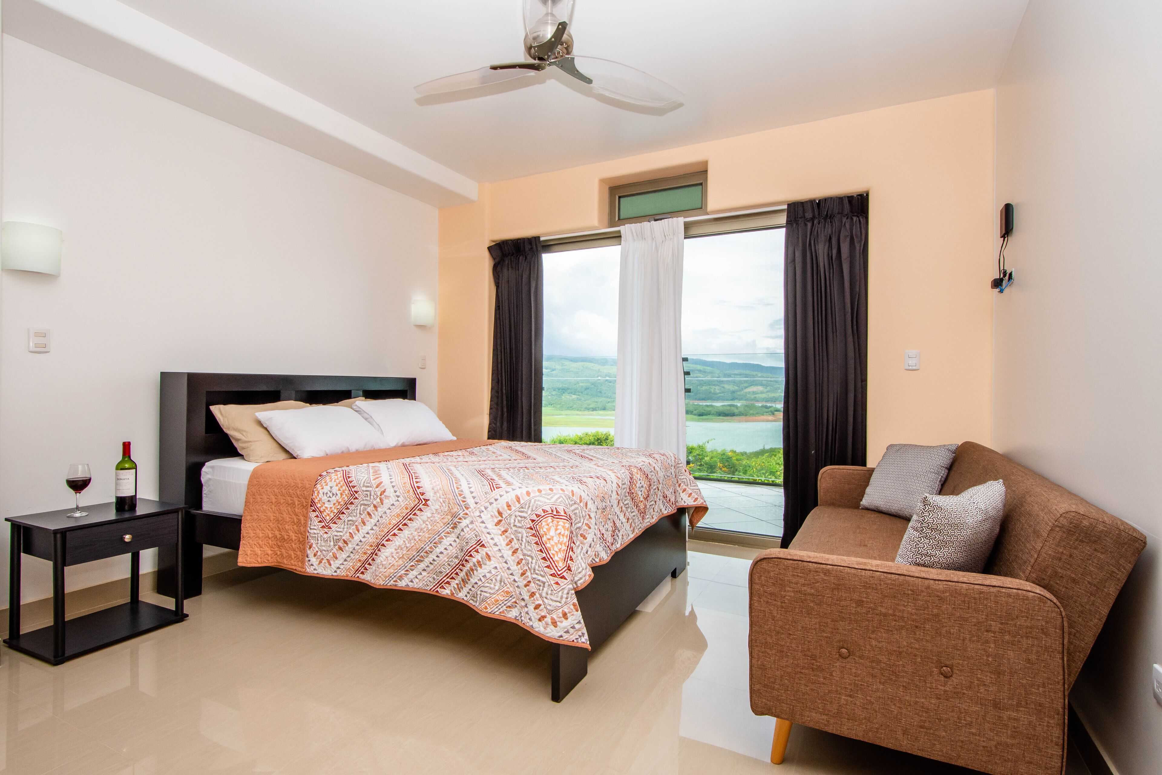 1 Schlafzimmer, Schreibtisch, Reisekinderbett, WLAN