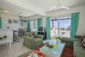 Living room - Protaras Annie Suite (Paralimni)