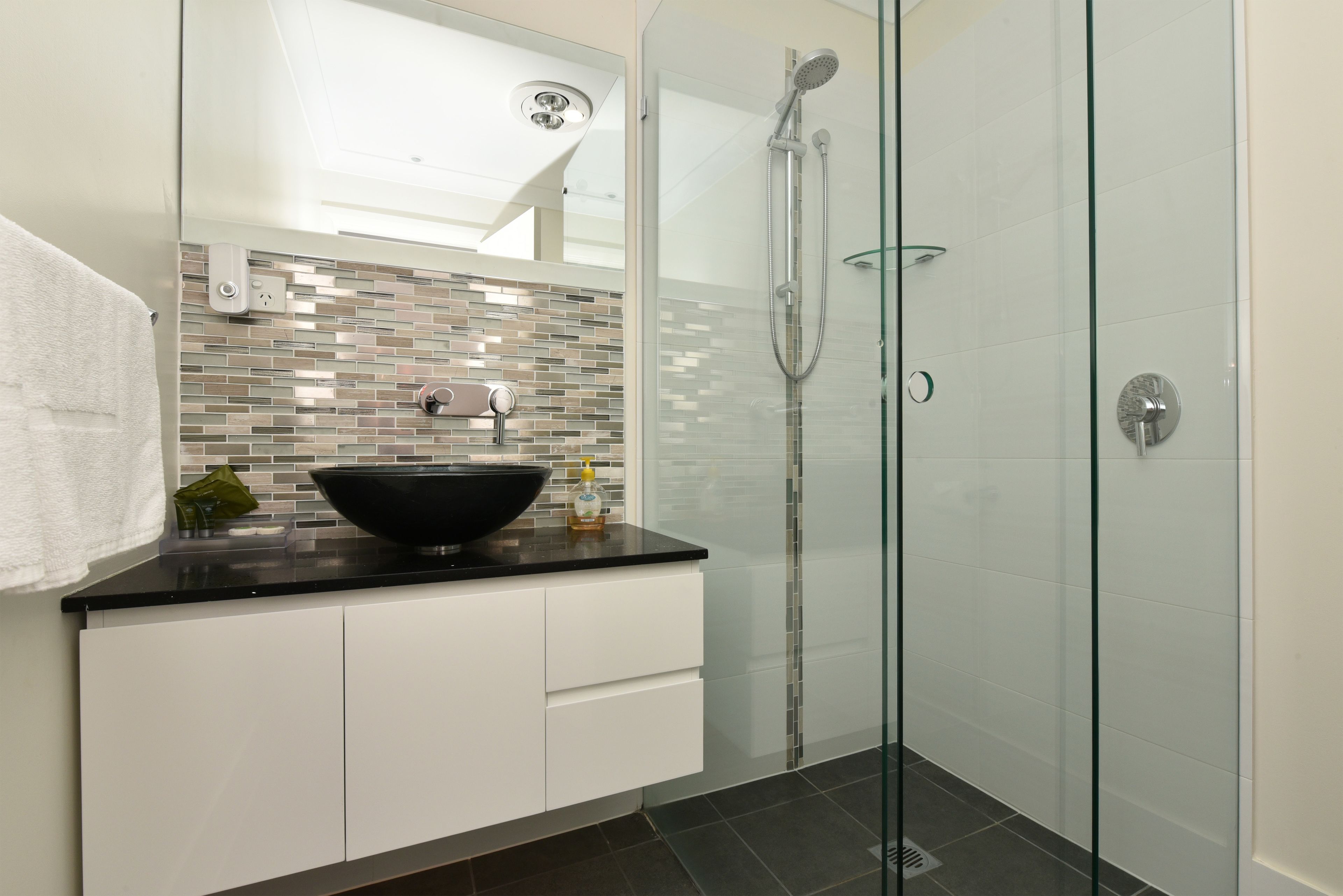 Chambre Double, 1 grand lit | Salle de bain