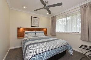 Vila Standar, 2 Tempat Tidur Queen, Bebas Asap Rokok | Tirai kedap cahaya, setrika/meja setrika, Wi-Fi gratis, dan seprai linen