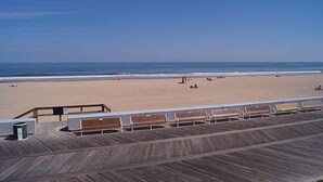 A beach with a wooden boardwalk and benches. - Ocean Hideaway (Ocean City)