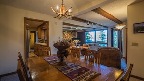 House, 2 Bedrooms | Private kitchen | Coffee/tea maker, microwave, dishwasher - Cedar Lower Luxury Vacation At Windcliff 2 Bedroom Home by RedAwning (Estes Park)