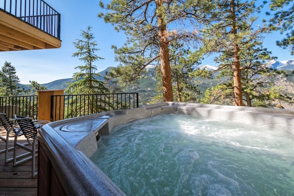 House, 2 Bedrooms | Outdoor spa tub