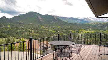House, 4 Bedrooms | Balcony