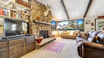 House, 4 Bedrooms | Living area | TV, fireplace