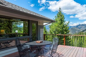 House, 4 Bedrooms | Balcony