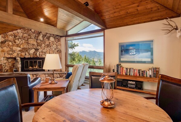 House, 4 Bedrooms | Private kitchen