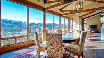 House, 6 Bedrooms | Interior