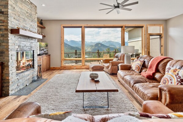 Condo, 3 Bedrooms | Living area