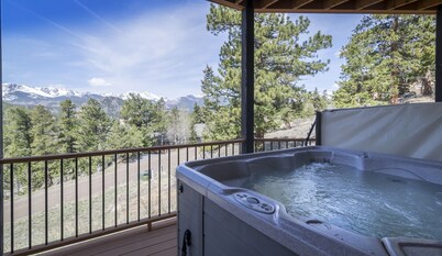 Garlands' Alpine Lodge Luxury Vacation At Windcliff 3 Bedroom Home by RedAwning