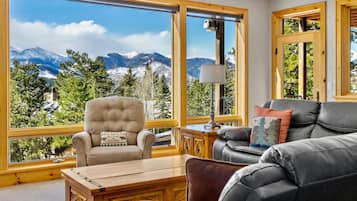 Condo, 3 Bedrooms | Living area