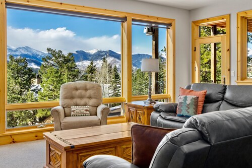 Garlands' Alpine Lodge Luxury Vacation At Windcliff 3 Bedroom Home by RedAwning