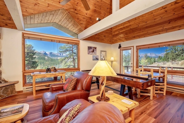 House, 3 Bedrooms | Living room | Fireplace
