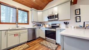Condo, 2 Bedrooms | Private kitchen