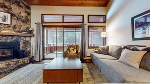 Condo, 2 Bedrooms | Living area