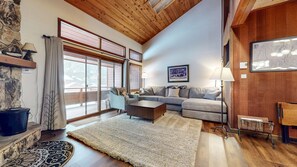 Condo, 2 Bedrooms | Living area