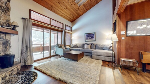 Condo, 2 Bedrooms | Living area