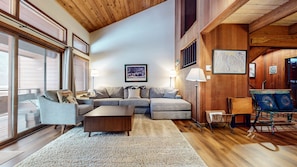 Condo, 2 Bedrooms | Living area