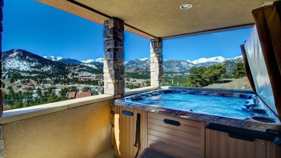 Mapes Luxury Vacation At Windcliff 5 Bedroom Home by RedAwning