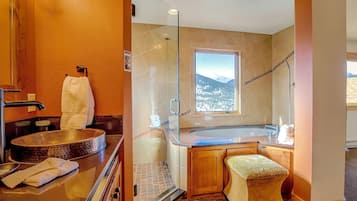 House, 5 Bedrooms | Bathroom | Hair dryer, towels