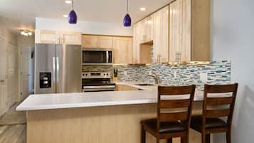 Condo, 1 Bedroom | Private kitchen