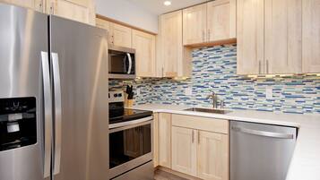 Condo, 1 Bedroom | Private kitchen | Fridge, microwave, oven, dishwasher
