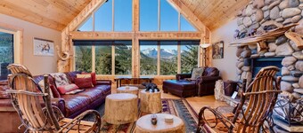 Awestruck Luxury Vacation  At Windcliff 3 Bedroom Home by RedAwning