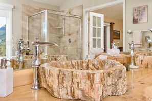 House, 3 Bedrooms | Bathroom | Hair dryer, towels